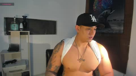 Snapshot of coltonmassif_ chatting on December 2024 03:00:02 AM coltonmassif_ online show from December 2024 03:00:02 AM