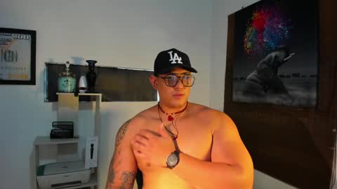 Snapshot of coltonmassif_ chatting on January 2025 12:36:01 PM coltonmassif_ online show from January 2025 12:36:01 PM