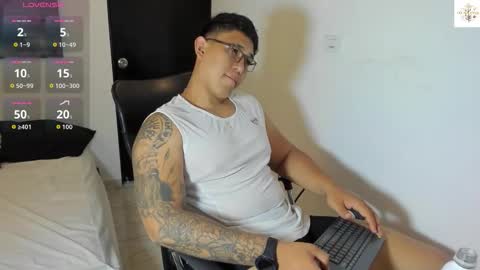 Snapshot of coltonmassif_ chatting on October 2025 04:54:01 AM coltonmassif_ online show from October 2025 04:54:01 AM