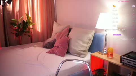 Snapshot of come_in_bed chatting on March 2026 01:39:01 PM Audrey online show from March 2026 01:39:01 PM