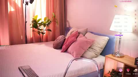 Snapshot of come_in_bed chatting on March 2026 01:54:02 PM Audrey online show from March 2026 01:54:02 PM