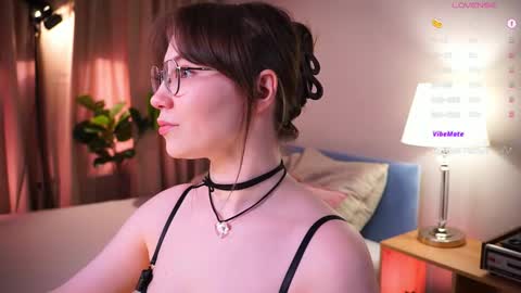 Snapshot of come_in_bed chatting on March 2026 01:44:02 PM Audrey online show from March 2026 01:44:02 PM