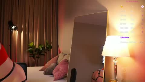 Snapshot of come_in_bed chatting on April 2026 01:46:01 PM Audrey online show from April 2026 01:46:01 PM