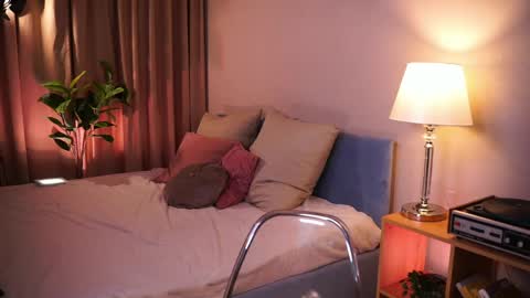 Snapshot of come_in_bed chatting on May 2026 02:11:02 PM Audrey online show from May 2026 02:11:02 PM