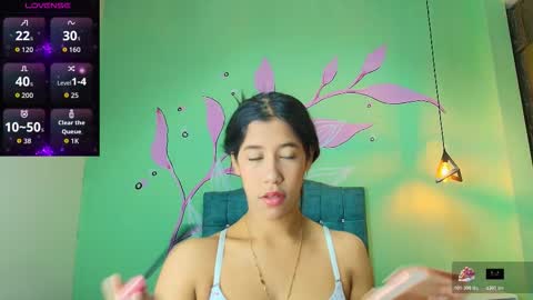 C O N N I E online show from November 2025 02:05:01 PM