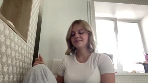 Snapshot of constancecovil chatting on March 2026 12:21:02 PM Viktorina online show from March 2026 12:21:02 PM