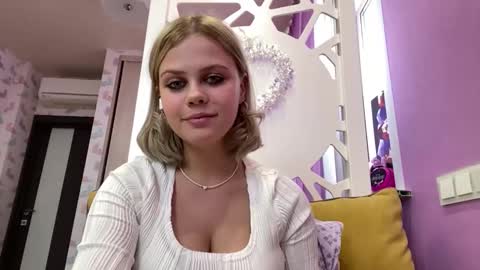 Snapshot of constancecovil chatting on March 2026 12:33:11 PM Viktorina online show from March 2026 12:33:11 PM