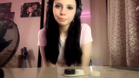 Isabella online show from October 2025 09:11:01 PM