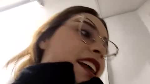 Snapshot of cony_l chatting on April 2026 10:41:02 AM Cony online show from April 2026 10:41:02 AM