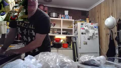 Snapshot of cookieliquor chatting on September 2025 07:08:01 PM Cookie - I do cooking streams occasionally. Next stream  online show from September 2025 07:08:01 PM