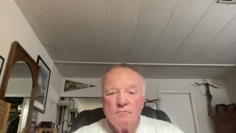 Snapshot of cookoosnest chatting on September 2025 04:17:01 AM cookoosnest online show from September 2025 04:17:01 AM