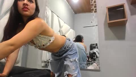 CooperEmma  online show from December 2025 09:54:02 PM