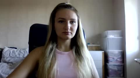 cora_fora online show from September 2025 07:21:01 AM