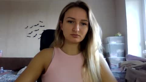 cora_fora online show from September 2025 07:57:01 AM