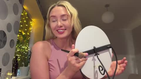 Snapshot of corabau chatting on April 2026 03:43:01 PM Anny online show from April 2026 03:43:01 PM