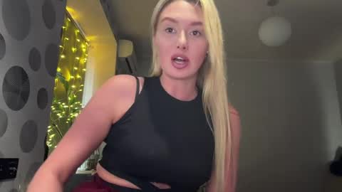 Snapshot of corabau chatting on April 2026 03:09:02 PM Anny online show from April 2026 03:09:02 PM