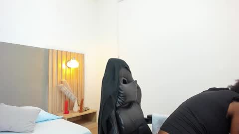 C O R A  L online show from November 2025 02:22:02 AM