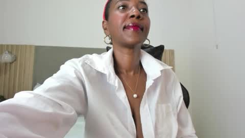 C O R A  L online show from November 2025 07:54:01 PM