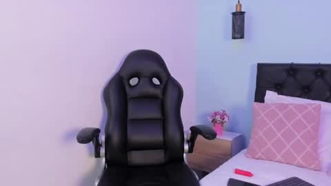 Carol Jhones  online show from October 2025 10:52:01 PM