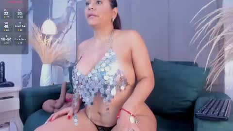 coral_rousee online show from July 2026 01:07:01 PM