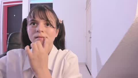 Snapshot of coralinexxx07 chatting on April 2026 09:39:33 PM Coraline uwu Bienvenidos al dulce mundo de Coraline Hola amores soy Coraline Una chica tierna juguetona online show from April 2026 09:39:33 PM