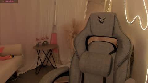 Snapshot of coramiel chatting on March 2026 05:54:02 AM little girl who is always right or just Cora online show from March 2026 05:54:02 AM