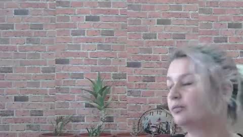 Elisa online show from February 2025 09:22:02 AM