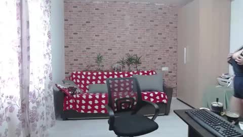 Elisa online show from February 2025 07:34:01 AM