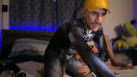 Queer Vibes  Slow Burn  Good Energy  online show from January 2026 02:38:01 AM