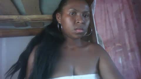 Snapshot of couleur_vanille chatting on December 2024 07:52:02 AM couleur_vanille online show from December 2024 07:52:02 AM