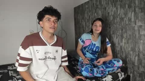 Snapshot of couple_fantasy_x chatting on May 2026 11:06:01 AM Val y Sal online show from May 2026 11:06:01 AM