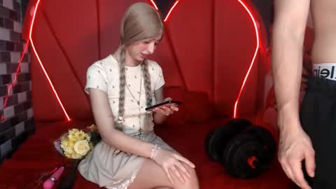 MIA LIZ AND SAM online show from September 2025 08:11:02 PM