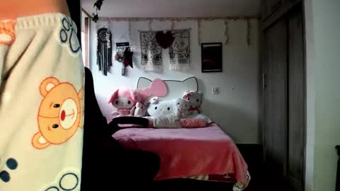 MIA LIZ AND SAM online show from April 2026 10:09:02 PM