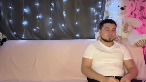 Emily  Ryan online show from December 2025 08:39:01 PM