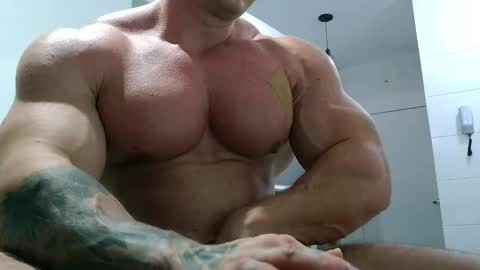 couplemuscle40 online show from October 2025 01:36:02 AM
