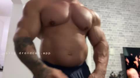couplemuscle40 online show from May 2026 03:50:01 PM