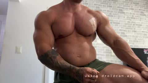 couplemuscle40 online show from May 2026 02:25:02 PM