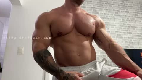 Snapshot of couplemuscle40 chatting on July 2026 03:01:02 PM couplemuscle40 online show from July 2026 03:01:02 PM