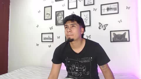 Snapshot of coupsextop chatting on January 2025 11:17:01 AM Juli and Liam online show from January 2025 11:17:01 AM