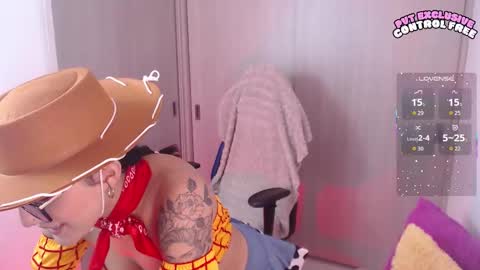 Snapshot of cowgirl_isa chatting on October 2025 09:15:02 PM cowgirl_isa online show from October 2025 09:15:02 PM