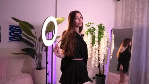Cute Naomi online show from May 2026 04:10:01 AM