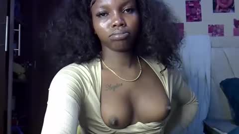 Snapshot of craizybitch chatting on April 2026 06:08:01 AM craizybitch online show from April 2026 06:08:01 AM