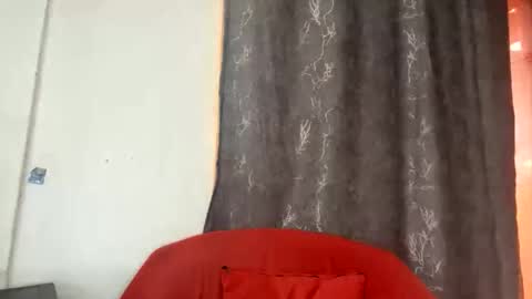 Snapshot of crave_meslowly chatting on February 2026 07:36:01 AM Taliee online show from February 2026 07:36:01 AM