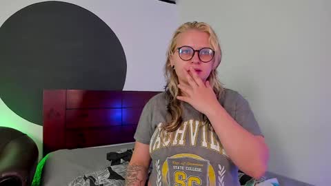 Snapshot of crazy_cakes_ chatting on December 2024 01:33:01 PM Lexie  Rose  online show from December 2024 01:33:01 PM