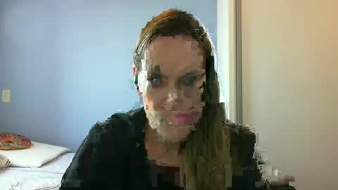 Anny online show from October 2025 11:51:02 AM