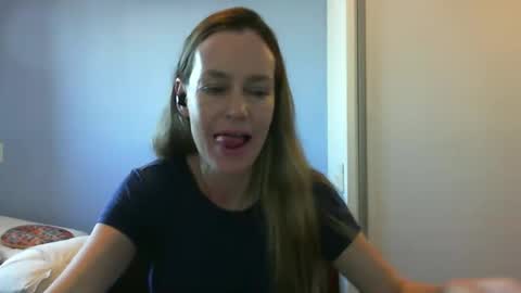 Anny online show from October 2025 10:45:01 AM