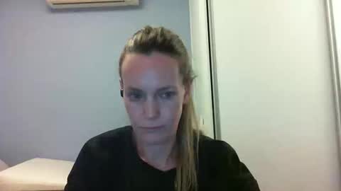 Anny online show from October 2025 10:51:02 PM