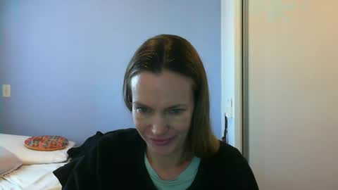 Anny online show from October 2025 10:49:01 AM