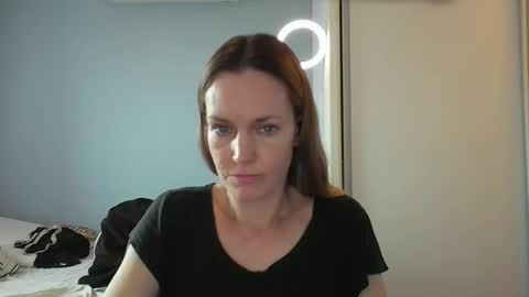 Anny online show from December 2025 10:42:02 AM