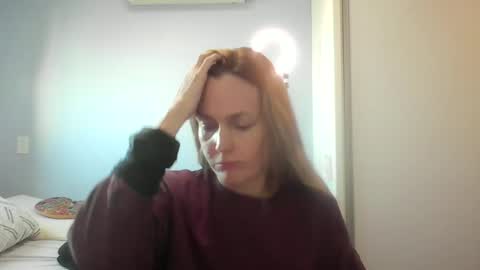 Snapshot of crazyanny chatting on June 2026 10:52:01 AM Anny online show from June 2026 10:52:01 AM